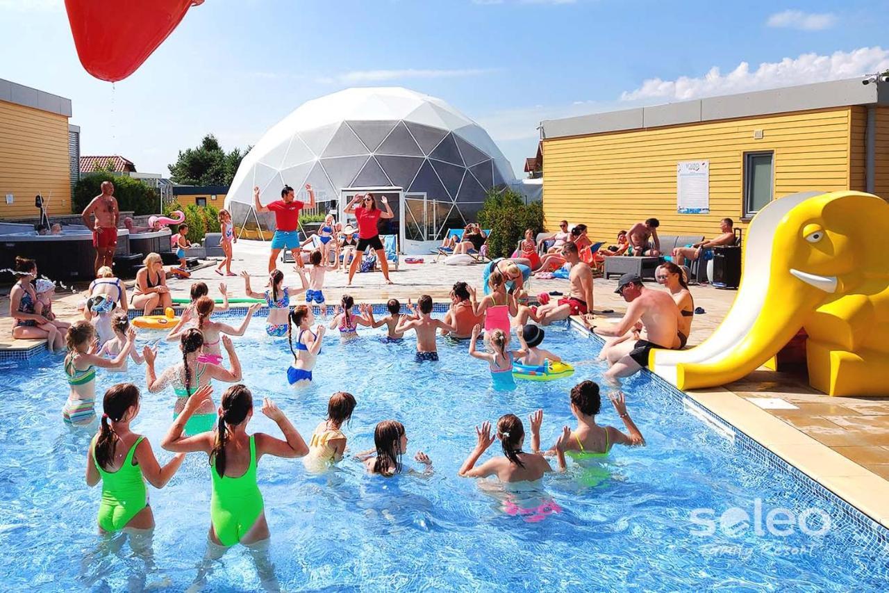 Soleo Family Resort - Domki 3 Min Od Morza - 3 Baseny, 4 Jacuzzi, Sauna, Animacje, Malpi Gaj, 3 Sale Zabaw, 4 Place Zabaw, 2 Restauracje Rewal Exterior foto