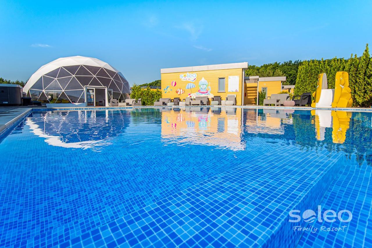 Soleo Family Resort - Domki 3 Min Od Morza - 3 Baseny, 4 Jacuzzi, Sauna, Animacje, Malpi Gaj, 3 Sale Zabaw, 4 Place Zabaw, 2 Restauracje Rewal Exterior foto
